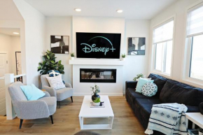 Stylish Home with 3 King Beds,Garage,Disney+